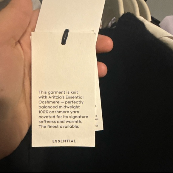 NWT - Aritzia Essential Allegory Cashmere Cardigan Sweater - Black size M - Picture 4 of 5